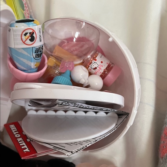 SALE! Hello Kitty Accessories bundle - Picture 5 of 16